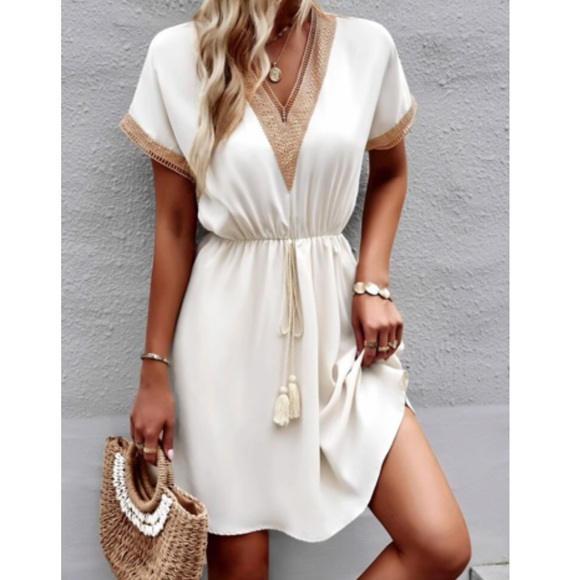 Dresses & Skirts - LAST PACK Boho cream V neck batwing sleeve fringe detail mini dress